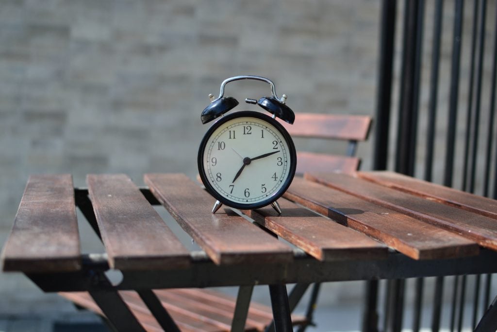 szucs-laszlo-clock on table